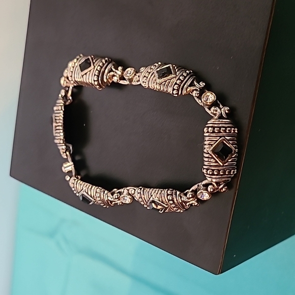 2 bracelets - Picture 2 of 6